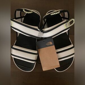 The North Face Women's Skeena Sport Sandal White Black & Sharp Green Size 6 NEW